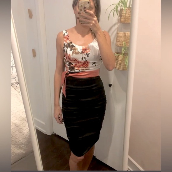 Le Château satin floral dress - Picture 1 of 6